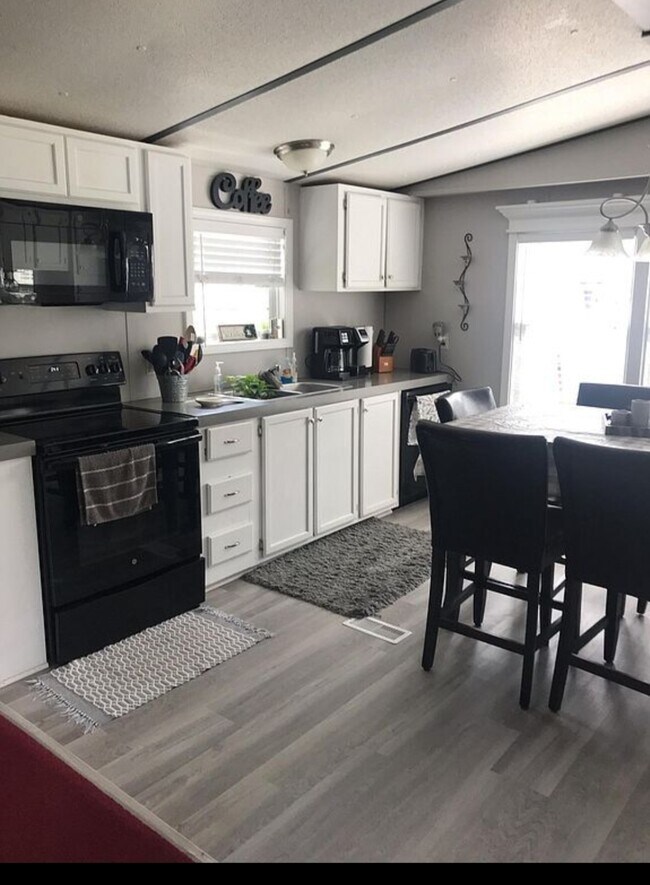 Kitchen - 24310 Seals Rd