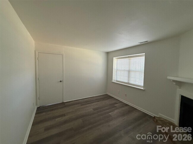 Building Photo - 8526 Castle Pine Ct