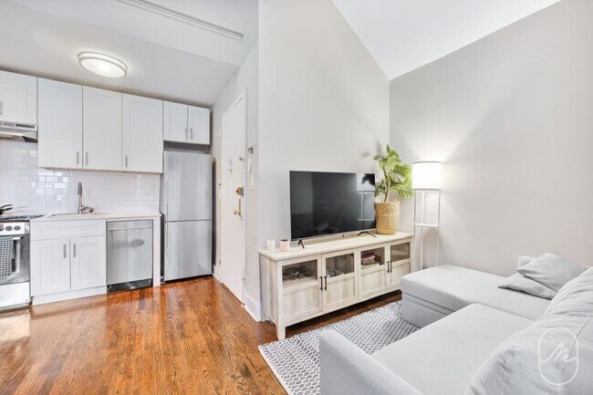 Building Photo - 2 bedroom in New York NY 10011