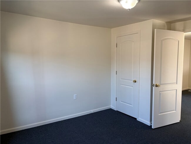 Building Photo - 132 W High St