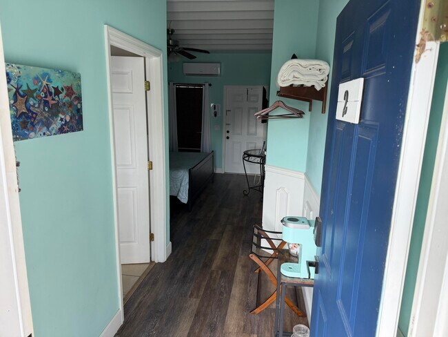 Building Photo - 3350 NE Indian River Dr