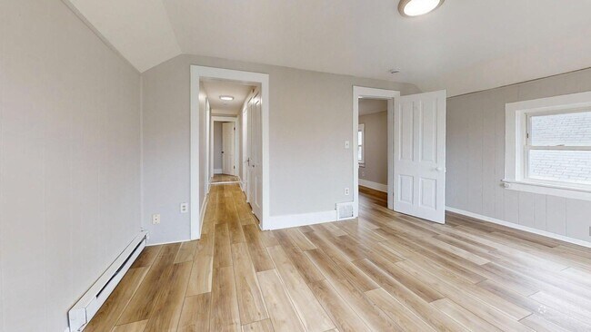 Building Photo - 1031 W.9th St.