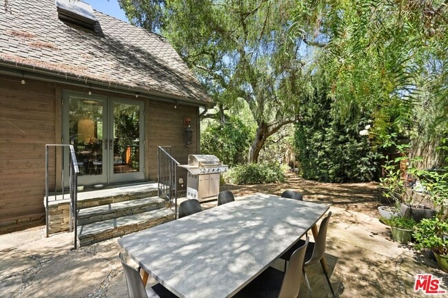 Building Photo - 21344 Colina Dr