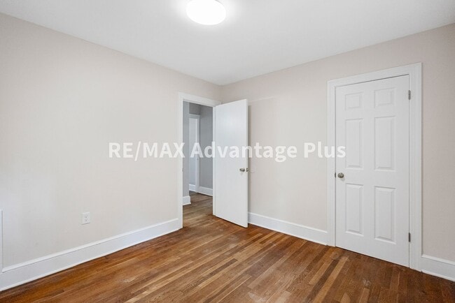 Building Photo - 1508 Noblin Dr