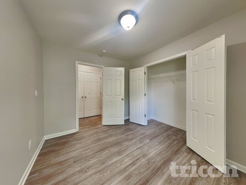 Building Photo - 705 Continental Dr