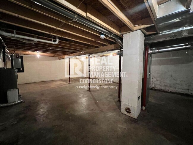 Building Photo - Charming 2-Bedroom Home with Spacious Yard