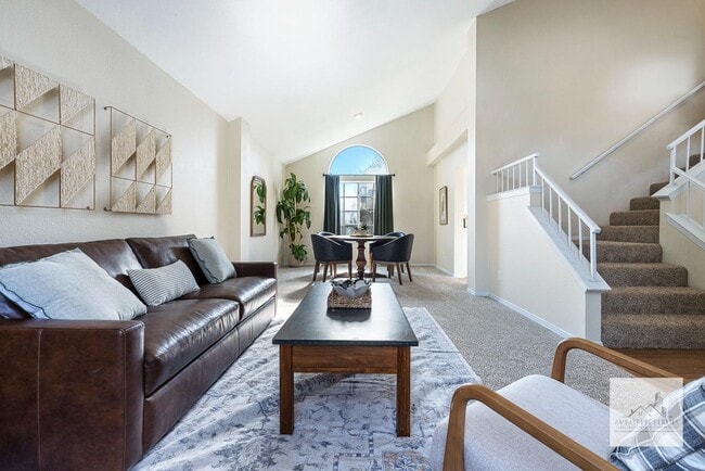 Building Photo - 805 E Buckhill Rd