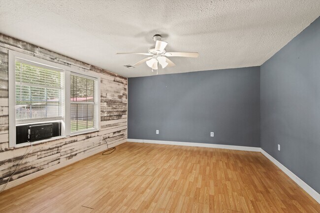 Building Photo - 432 Co Rd 4284