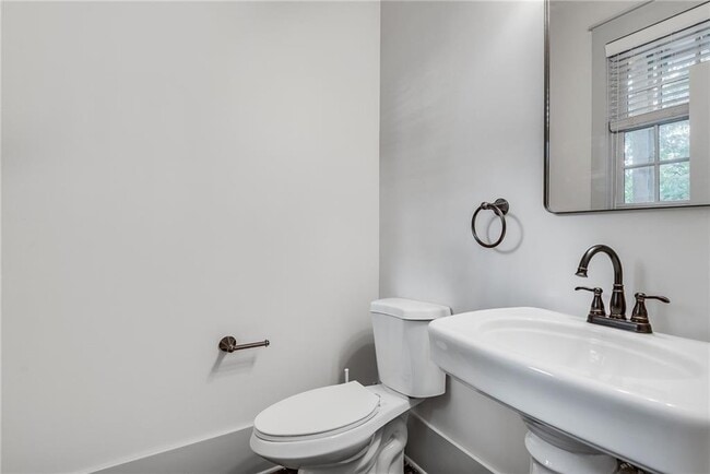 Building Photo - 3371 Dogwood Dr