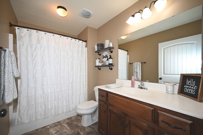 Building Photo - Beautiful 4 Bedroom, 3 Bath, Single Family...