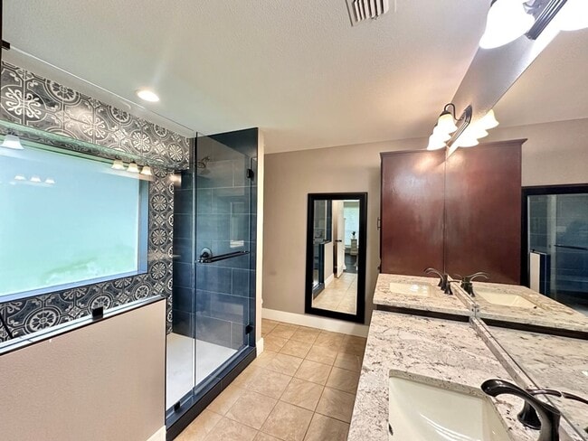 Building Photo - Updated 3-Bedroom 2.5 Bath Retreat in Whit...