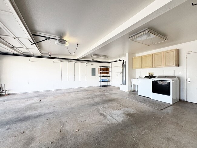 Building Photo - Moanalua Village 3/2.5 Townhouse with 2-Ca...