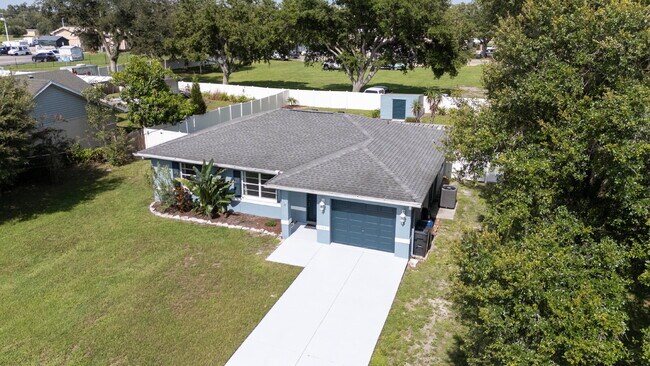 Building Photo - 3 Bed | 2 Bath | 1,200 Sq Ft Single-Family Home  RENT NOW WITH ZERO DEPOSIT on a 12-month lease!