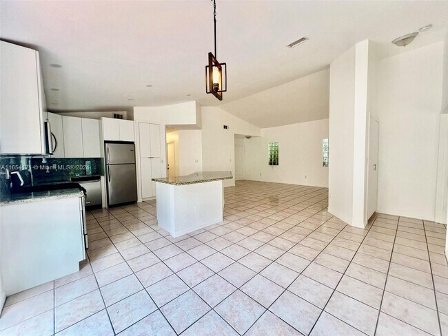 Building Photo - 9941 NW 32nd St