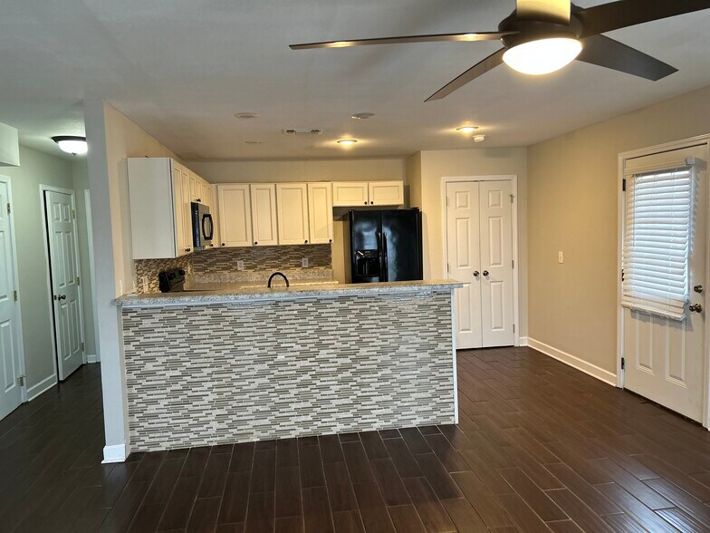 Building Photo - 1313 Saint Andrews Ln