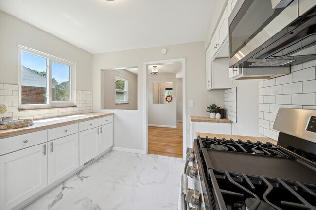 Building Photo - 36640 Angeline Cir