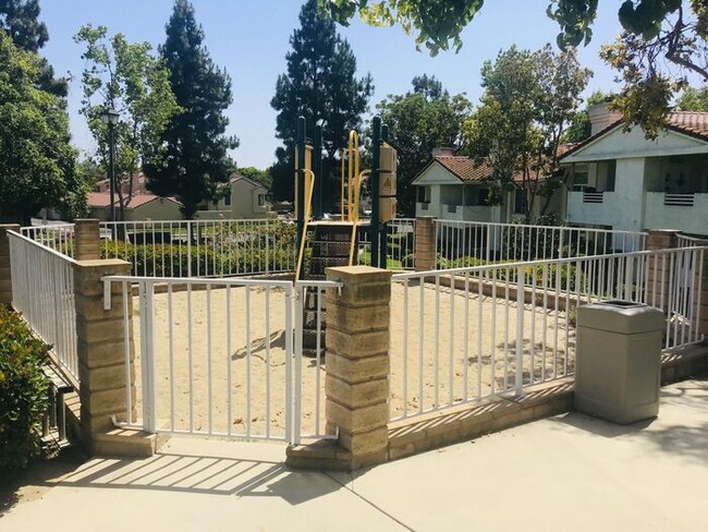 Building Photo - Top of Vista Camarillo