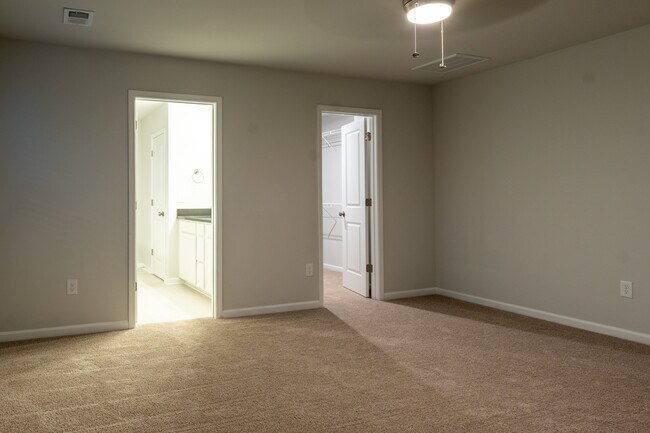 Building Photo - 133 Gervais Cir