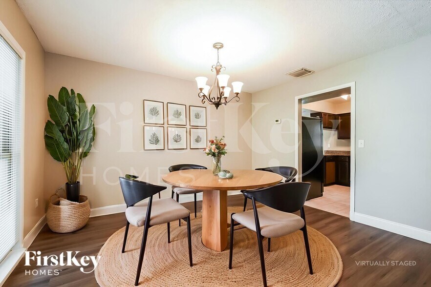 Building Photo - 409 Seville Ave