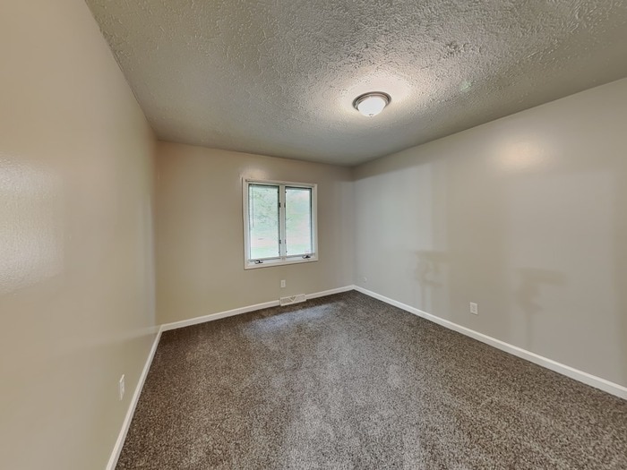 Building Photo - 323 Hillendale Dr