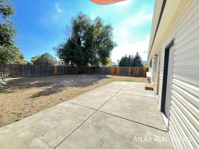 Building Photo - 4419 Dewey Dr