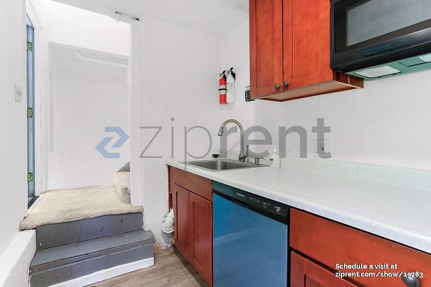 Building Photo - Unit A