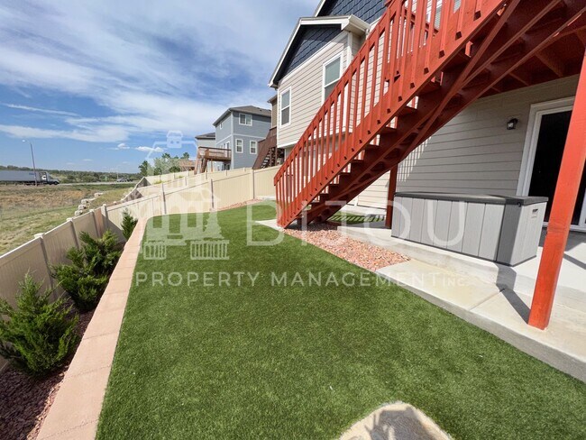 Building Photo - Grand Overlook to the Mountains!