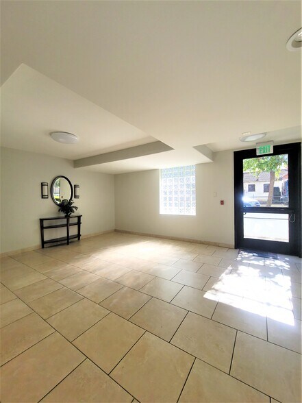 Building Photo - Bentley Apartments