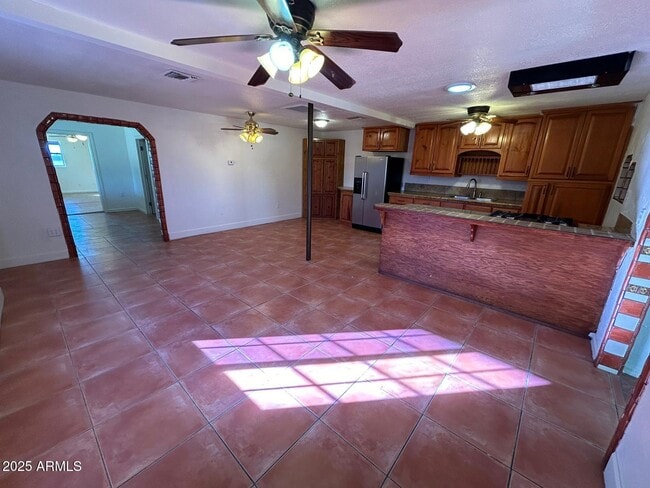 Building Photo - 1957 N Douglas Ave