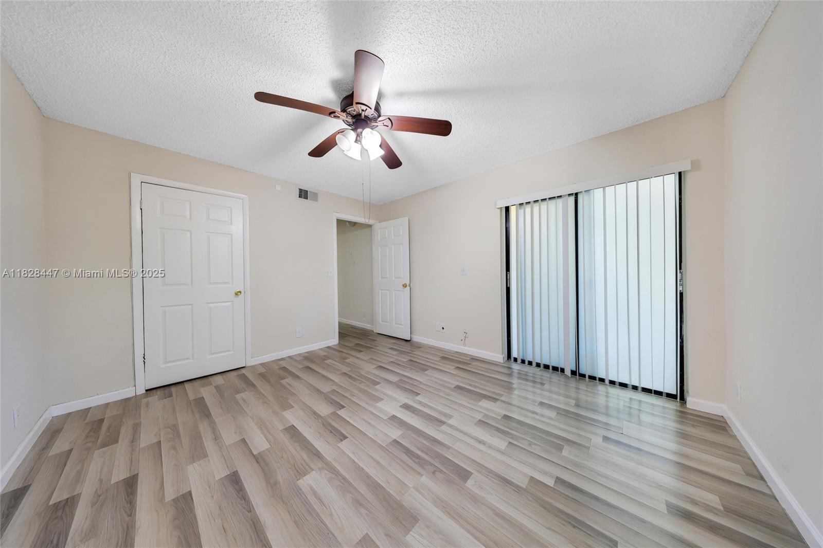 Building Photo - 9999 Summerbreeze Dr