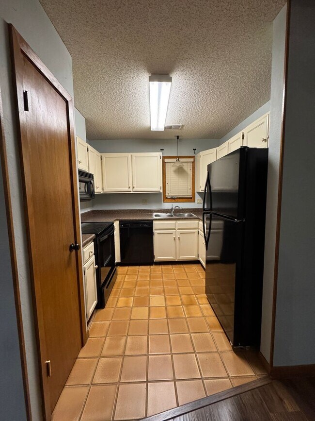 Building Photo - Spacious 2 Bed / 2 Bath Condo in Greenbria...