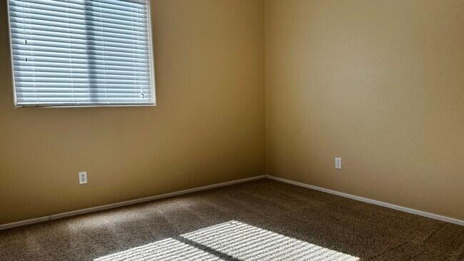 Building Photo - 839 E Las Colinas Pl
