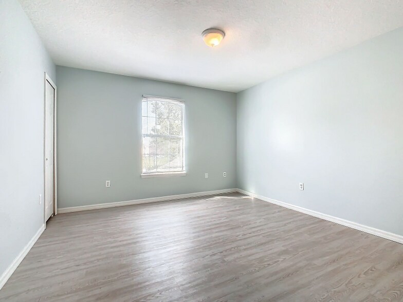 Building Photo - 249 Royal Palm Dr