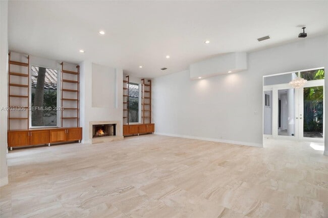 Building Photo - 4051 Ensenada Ave