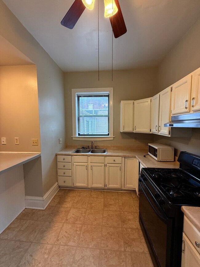 Building Photo - 1309 E Carson St