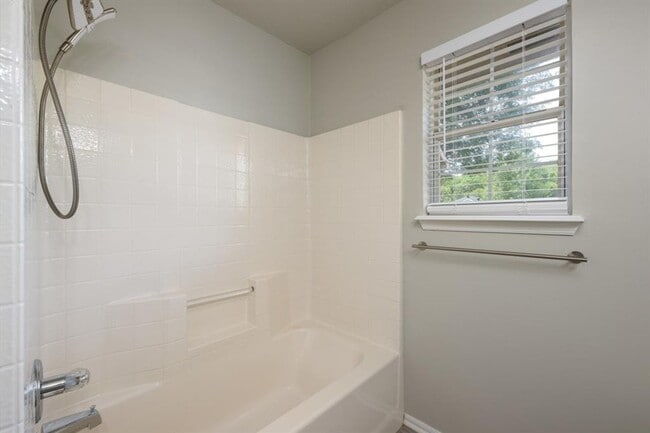 Building Photo - Very Nice 3 Bedroom 2 Bath Home in Norman Schools