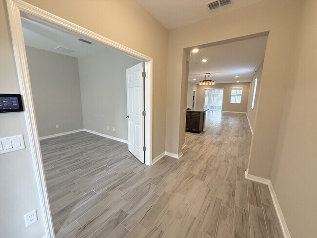 Building Photo - "Charming 3-Bed Oasis with 2 Full Baths in...