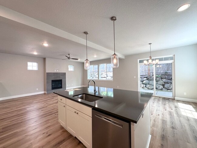 Building Photo - Beautiful Home in Desirable Monterey Estates – Happy Valley