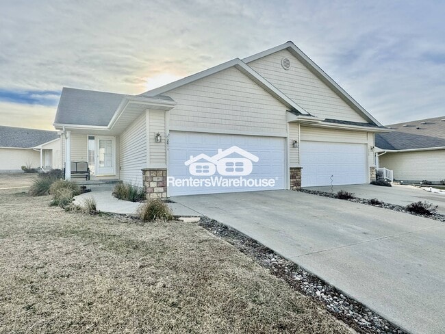 Building Photo - 2011 E 1st Ave