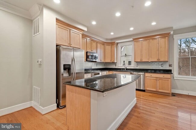 Building Photo - 2735 Cassedy St