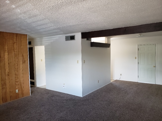 Building Photo - 1807 Camino La Canada