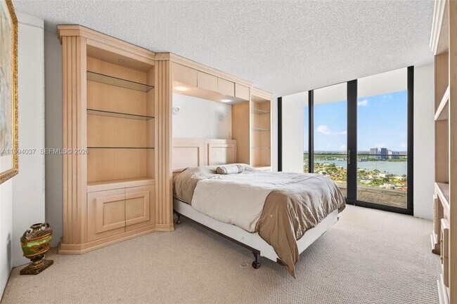 Building Photo - 2800 Island Blvd