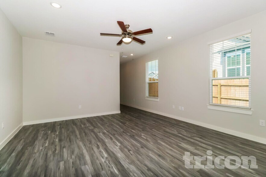 Building Photo - 1609 Mexican Heather Dr