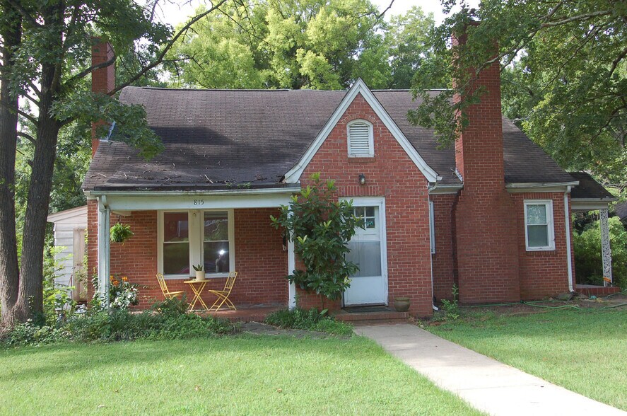Building Photo - 815 W Johnson St