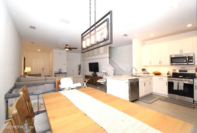 Building Photo - 6834 Golden Monarch Ave