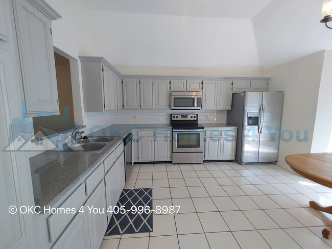 Building Photo - Spacious and Updated 3 Bed in Norman!