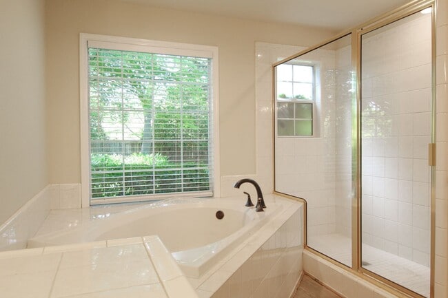 Building Photo - Beautifully Remodeled 4 Bedroom Home!