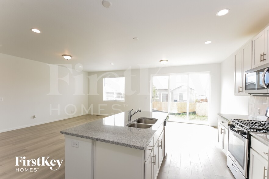 Building Photo - 14593 Normande Dr