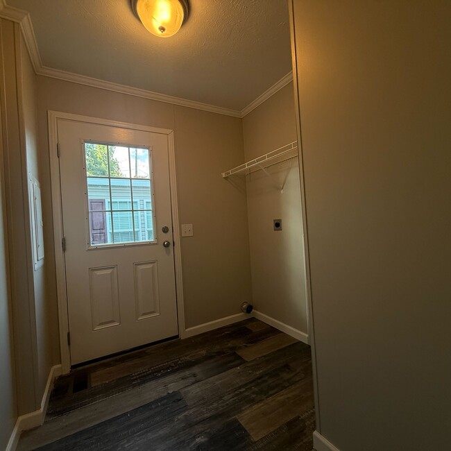 Building Photo - 10610 State Rte 762