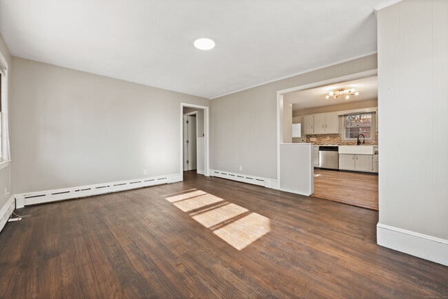 Building Photo - 30 Doran St